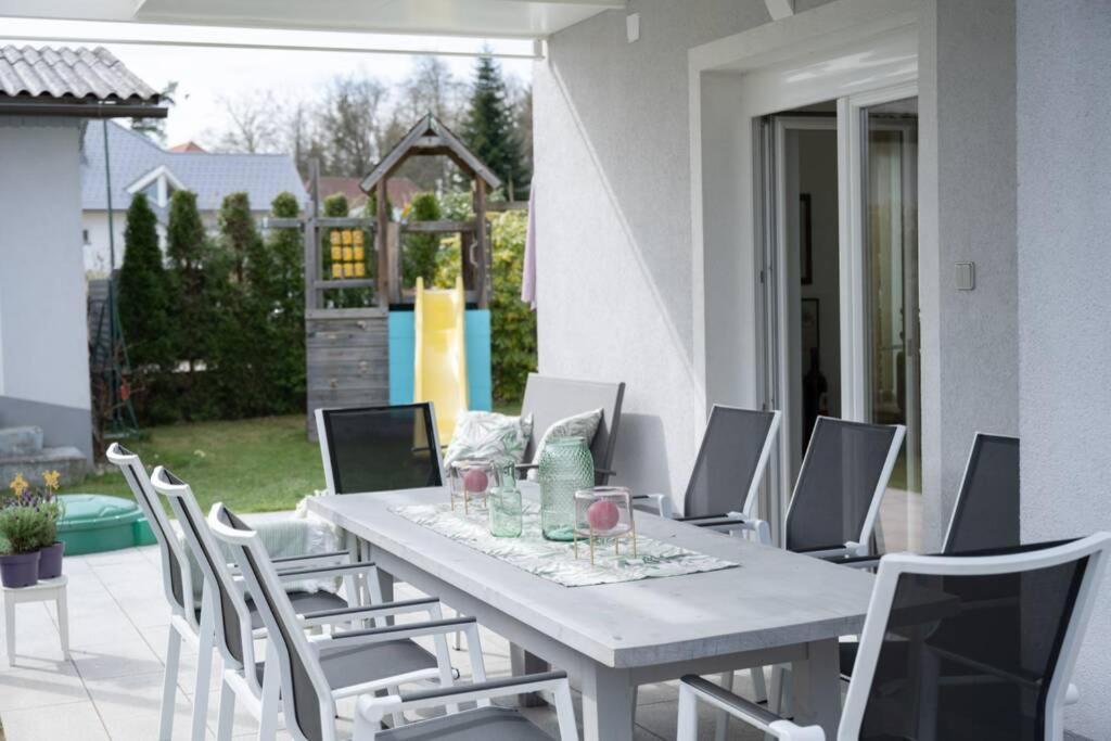 Schoenes Ferienhaus Mit Garten Pörtschach am Wörthersee Eksteriør billede